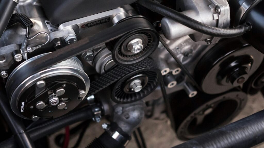 Motor de carro com correias