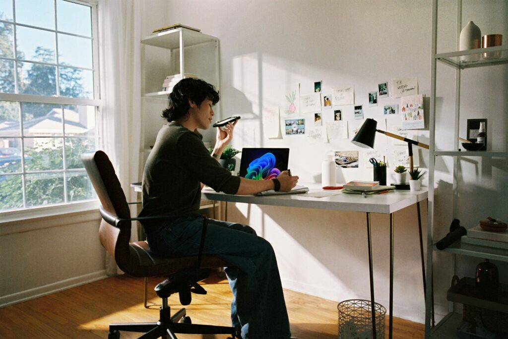 Pessoa em sessão online em casa