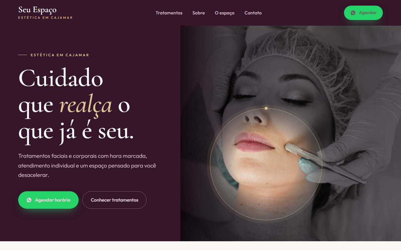 Site de exemplo para clínica de estética aberto no computador